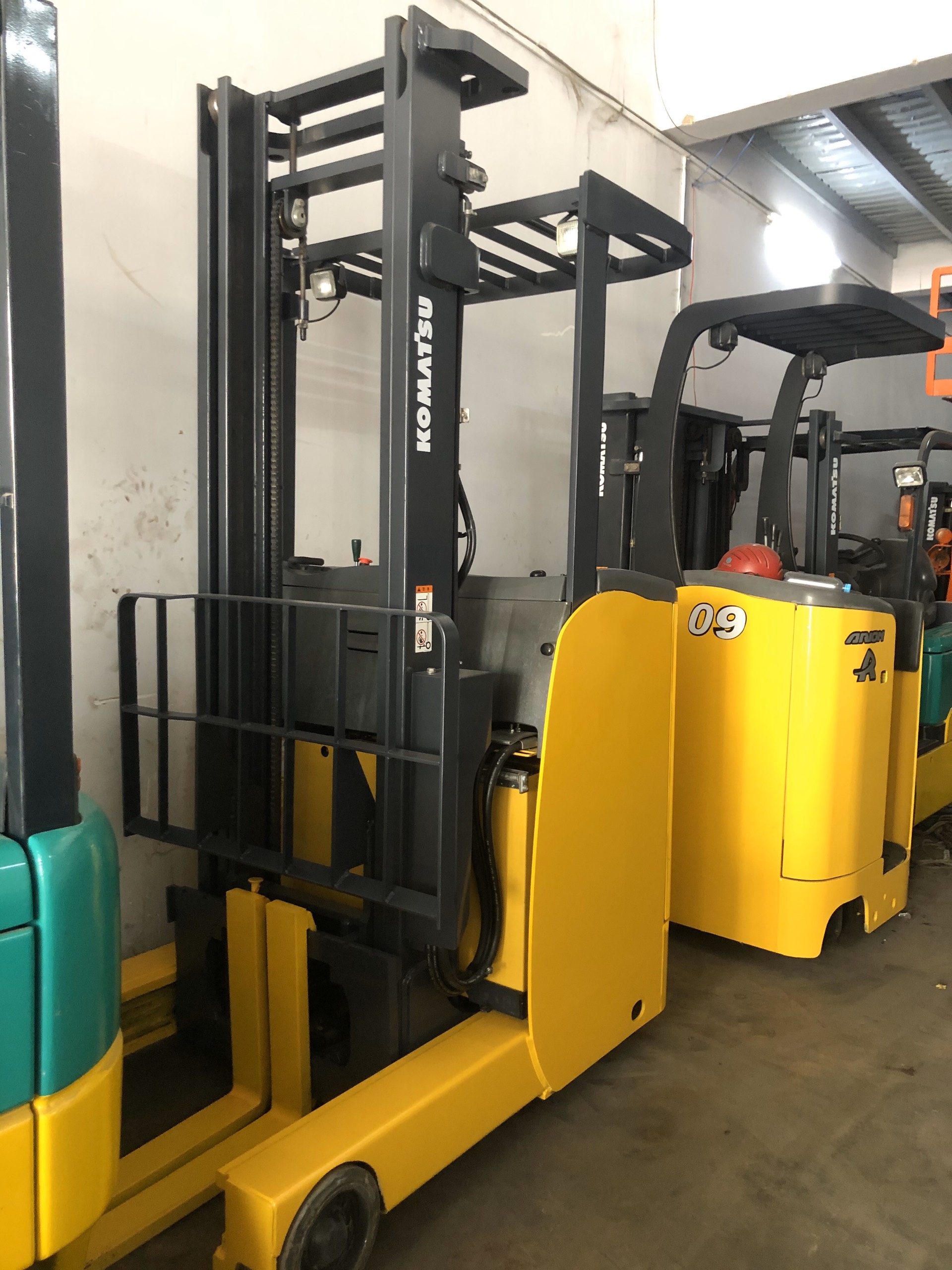 xe nâng điện đứng lái 1,5 tấn.jpg (716 KB)